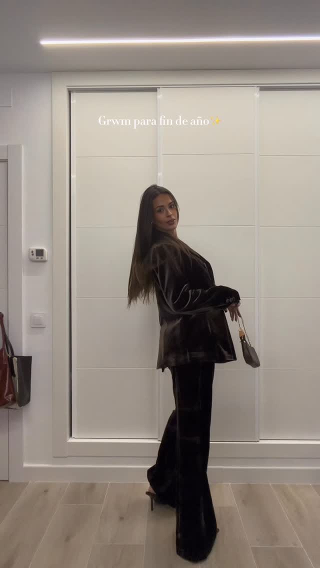Post 9 by 𝑻𝑨𝑵𝑰𝑨 𝑫𝑬𝑵𝑰𝒁 on Instagram (video)