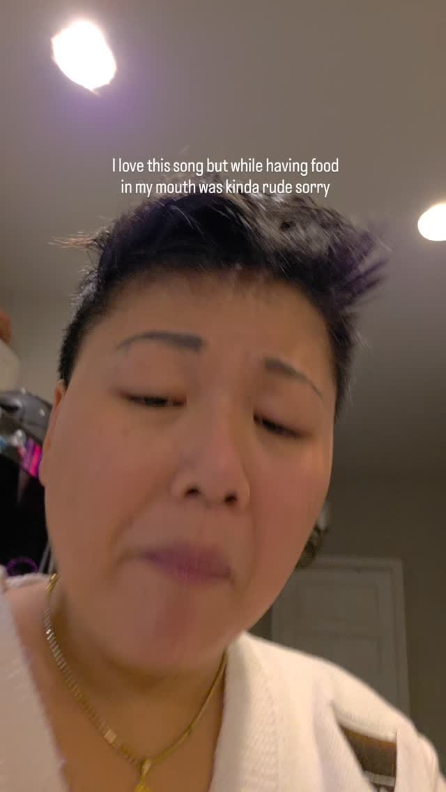 Post 1 by vo nhi on Instagram (video)