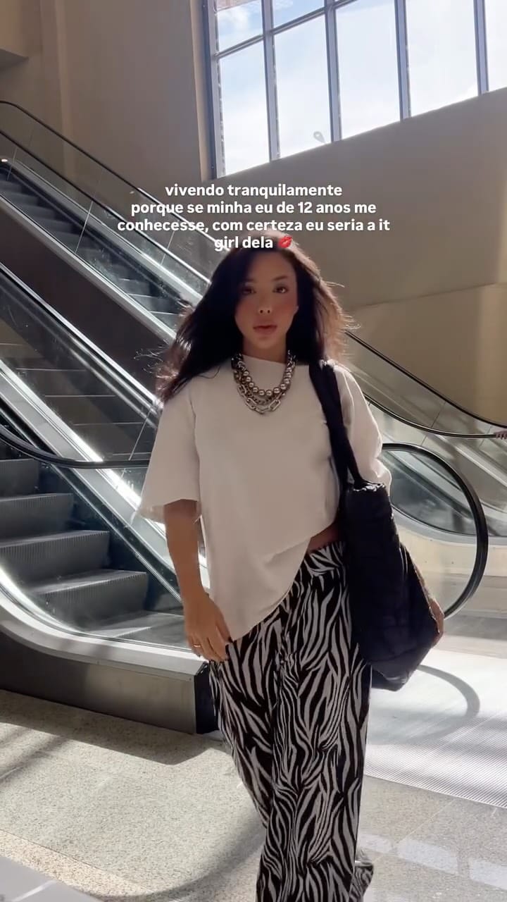 Post 4 by Vitória Reis on Instagram (video)