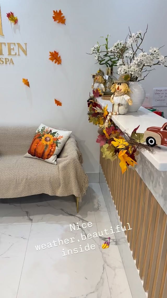 Post 9 by TenTen Buckhead Nails on Instagram (video)