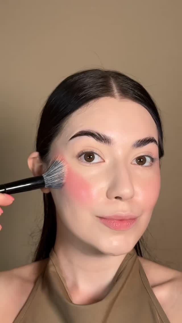 Post 1 by ISZA Maquillaje y skincare en León on Instagram (video)