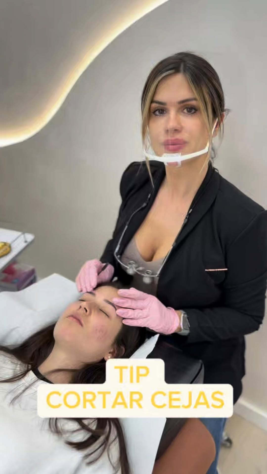 Post 8 by Estefanía Sapiña Cortemanía Estilistas on Instagram (video)