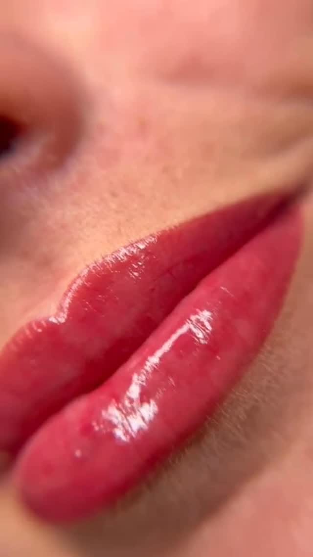 Post 3 by Estefanía Sapiña Cortemanía Estilistas on Instagram (video)