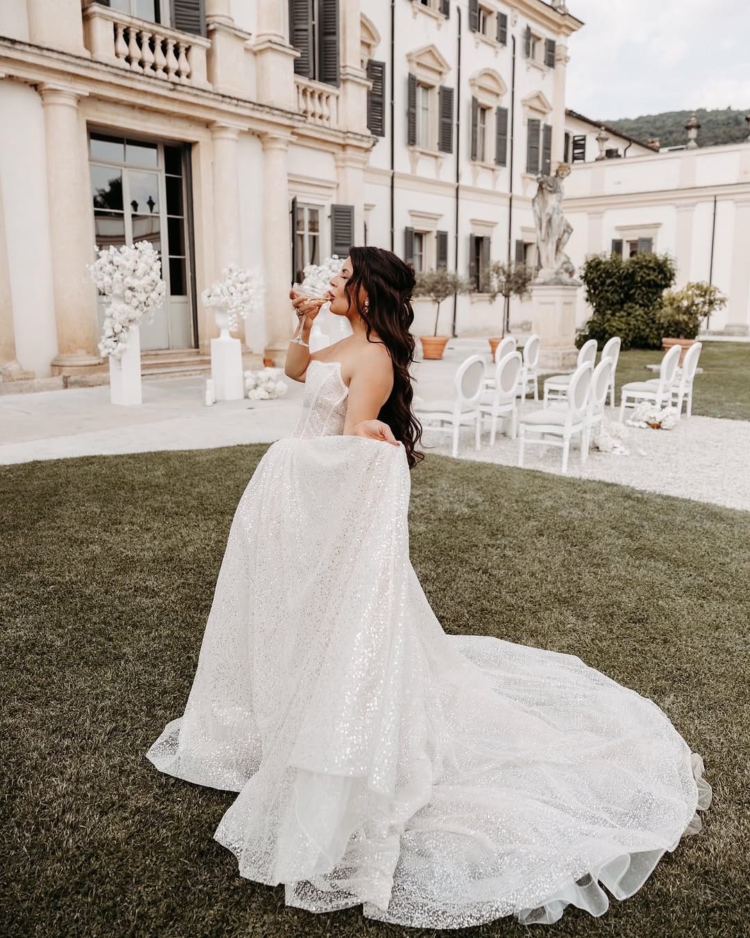 Post 8 by ANNA VICTORIA on Instagram (image)