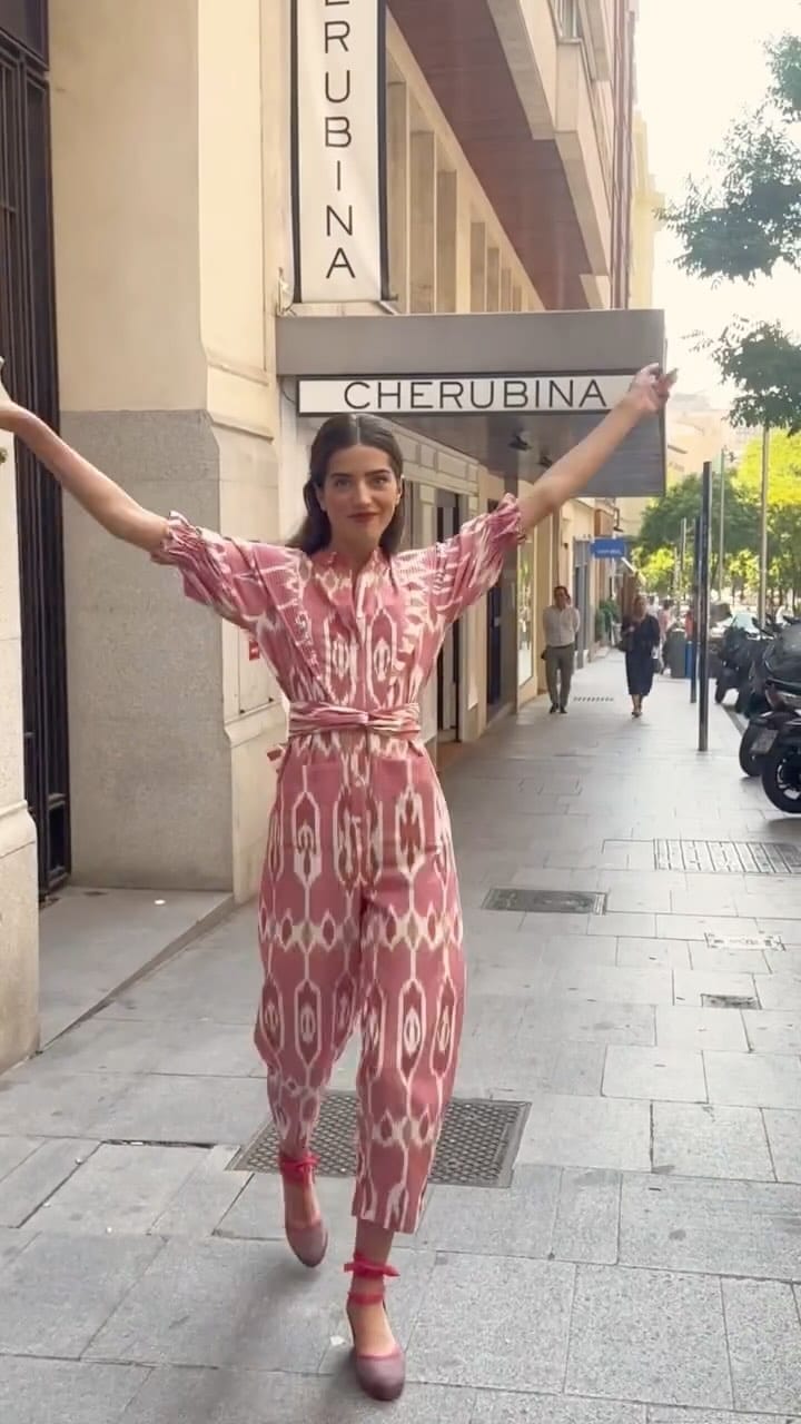Post 10 by Cherubina on Instagram (video)