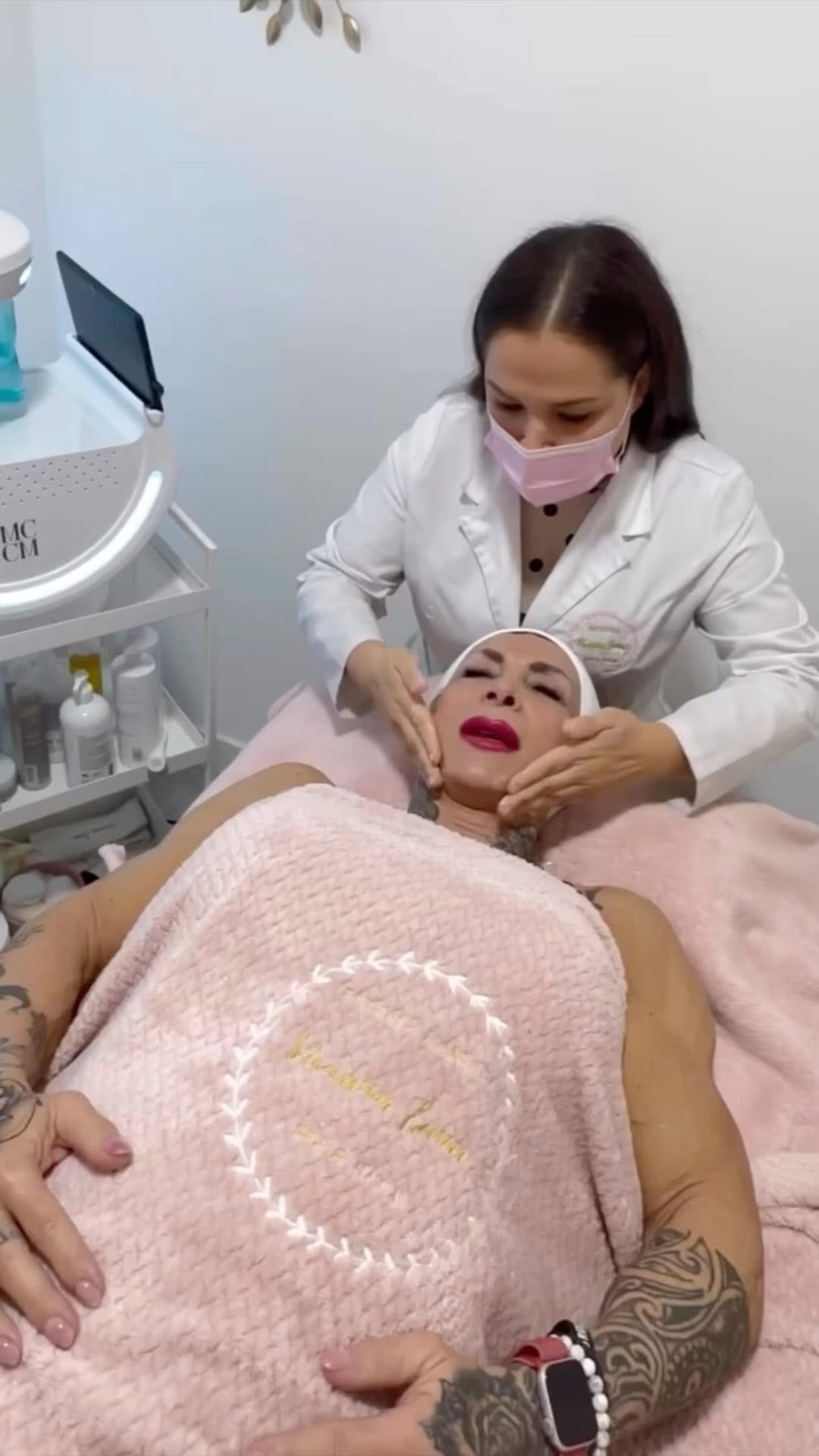 Post 9 by Viviana Luna on Instagram (video)