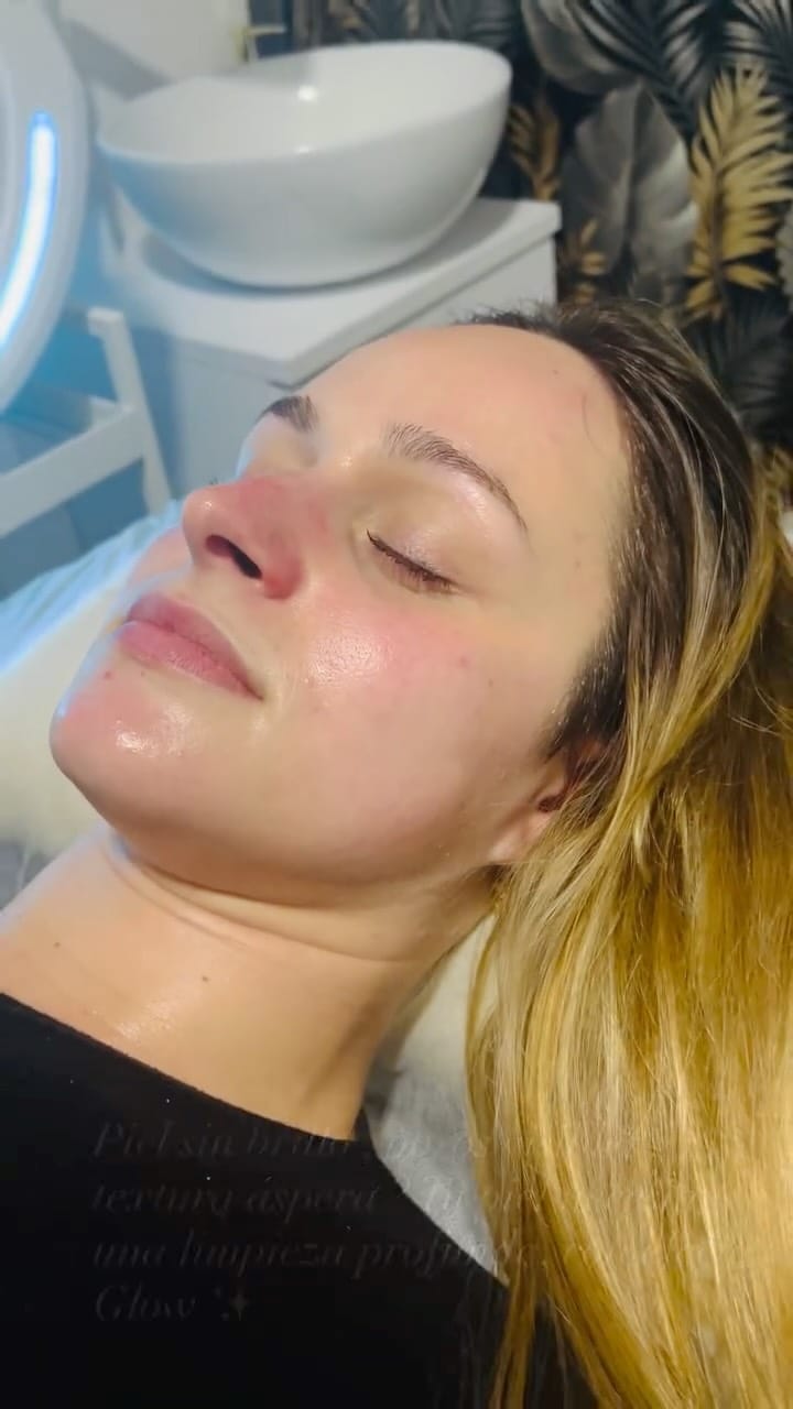 Post 2 by Viviana Luna on Instagram (video)