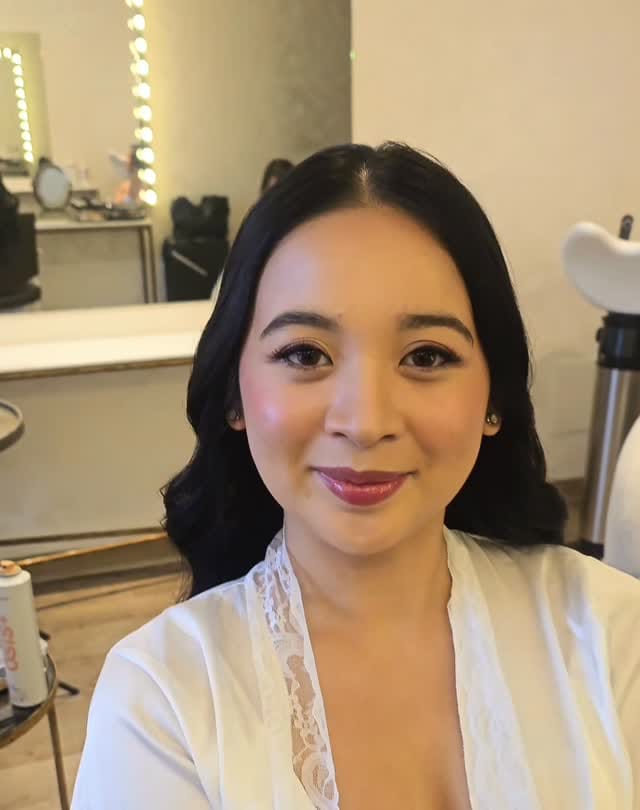 Post 9 by 𝔸𝕝𝕞𝕪/ Makeup & Hairstyle on Instagram (video)
