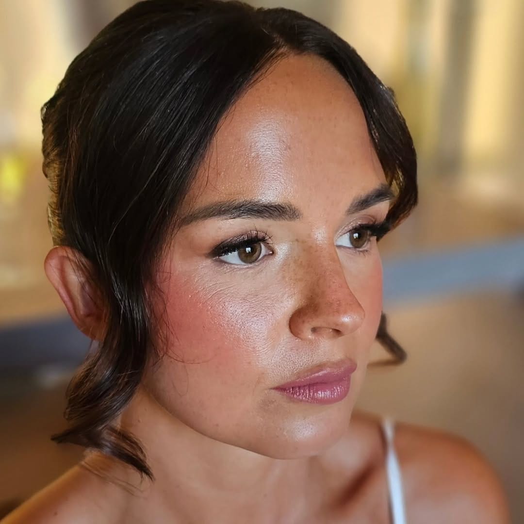 Post 1 by 𝔸𝕝𝕞𝕪/ Makeup & Hairstyle on Instagram (carousel)