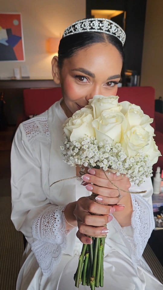 Post 7 by 𝔸𝕝𝕞𝕪/ Makeup & Hairstyle on Instagram (video)