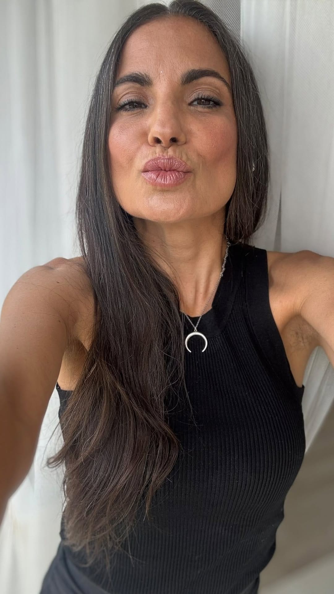 Post 2 by Brenda Coello Maquilladora Barcelona on Instagram (video)