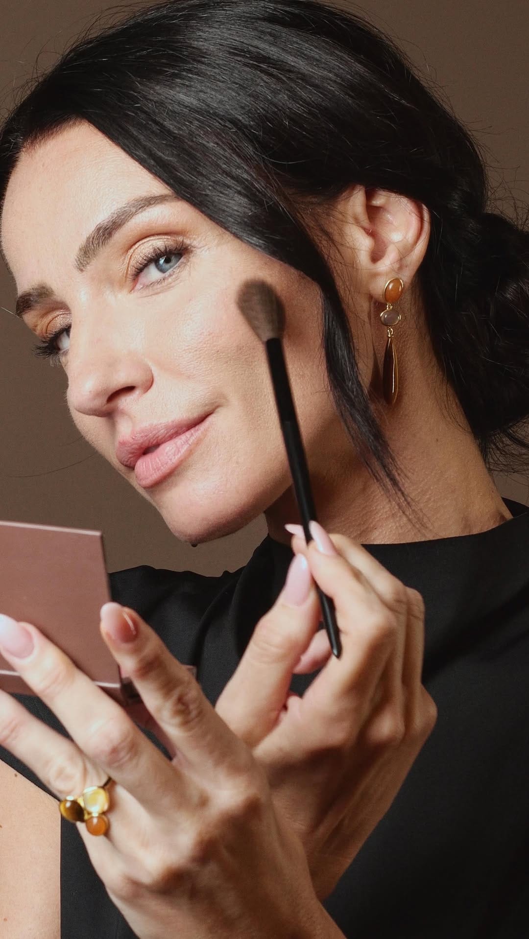 Post 1 by Brenda Coello Maquilladora Barcelona on Instagram (video)