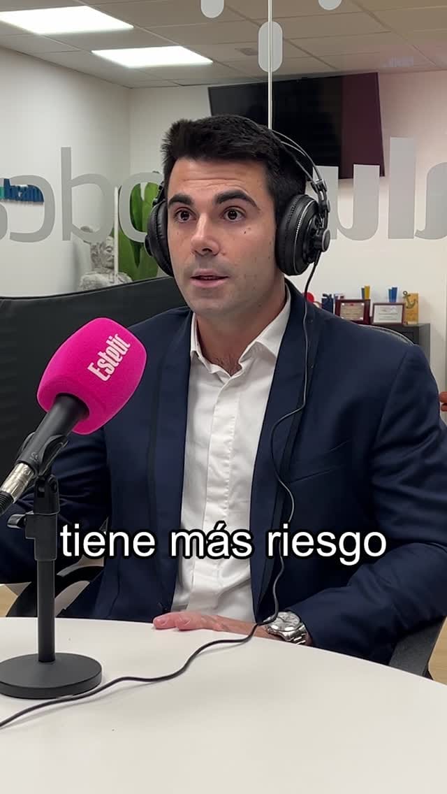 Post 5 by Clinica Tufet on Instagram (video)