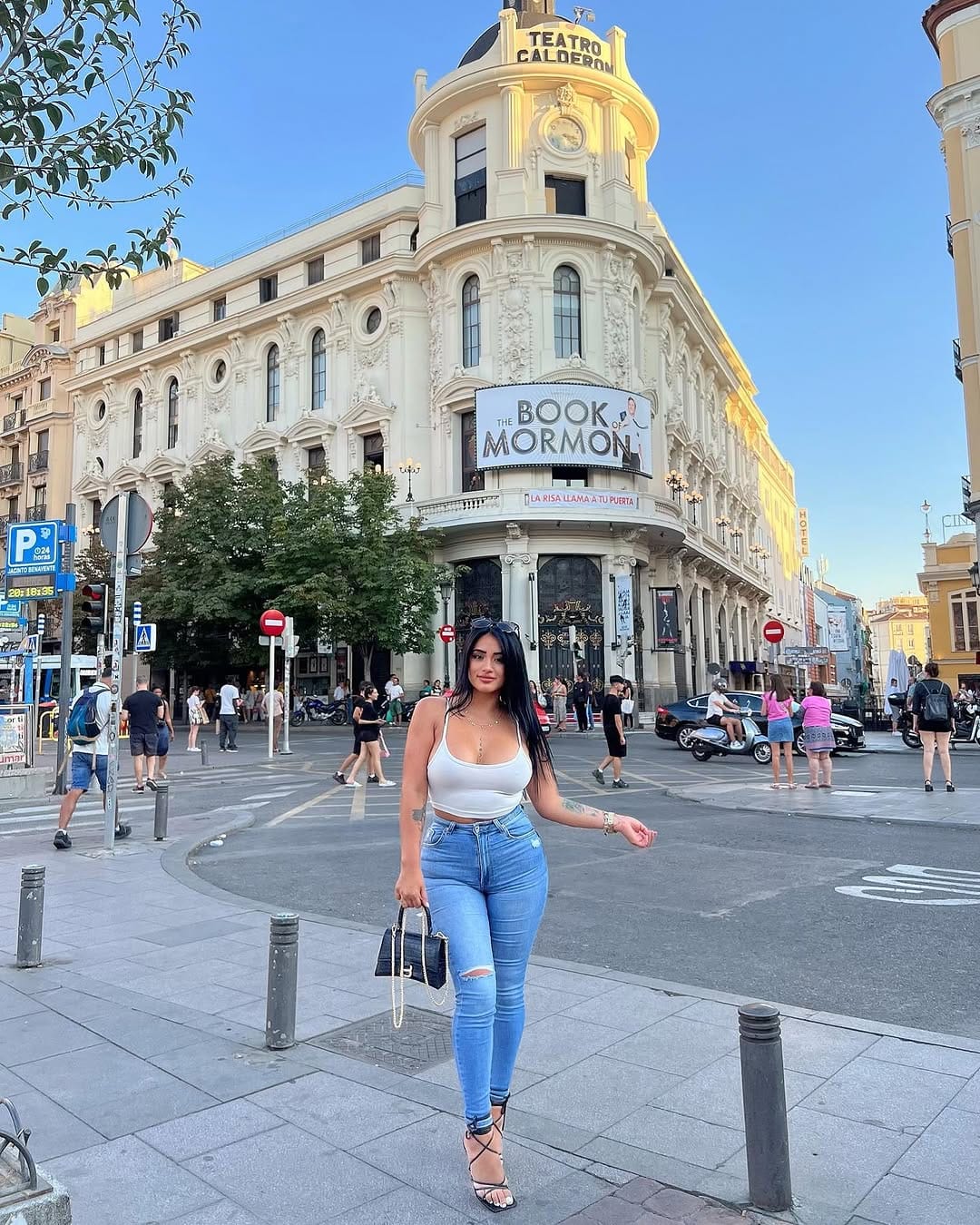 Post 10 by Lis Muñoz Burgos on Instagram (carousel)