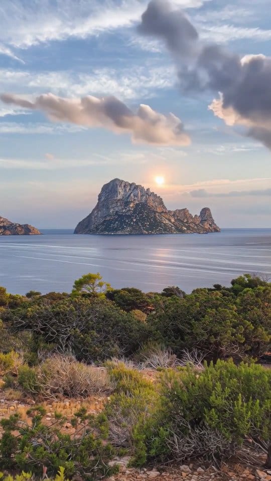 Post 5 by Hierbas de Ibiza Perfumes on Instagram (video)