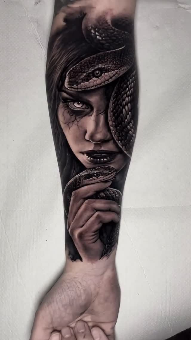 Post 2 by CHINATOWN TATTOO on Instagram (video)