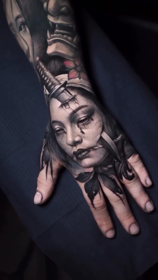 Post 6 by CHINATOWN TATTOO on Instagram (video)