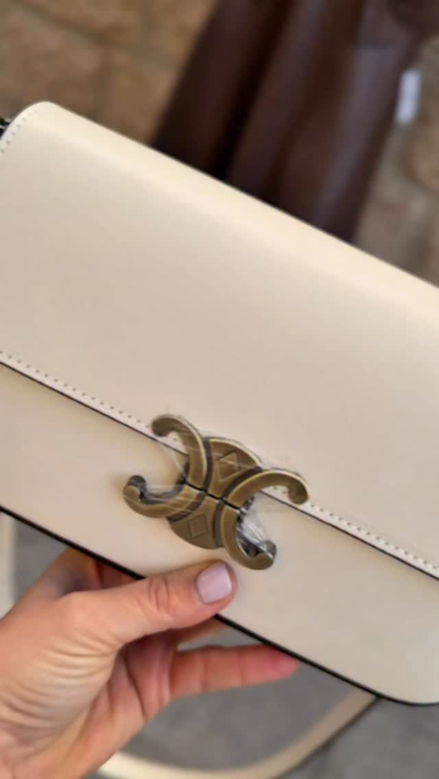 Post 1 by sisandsismoda on Instagram (video)