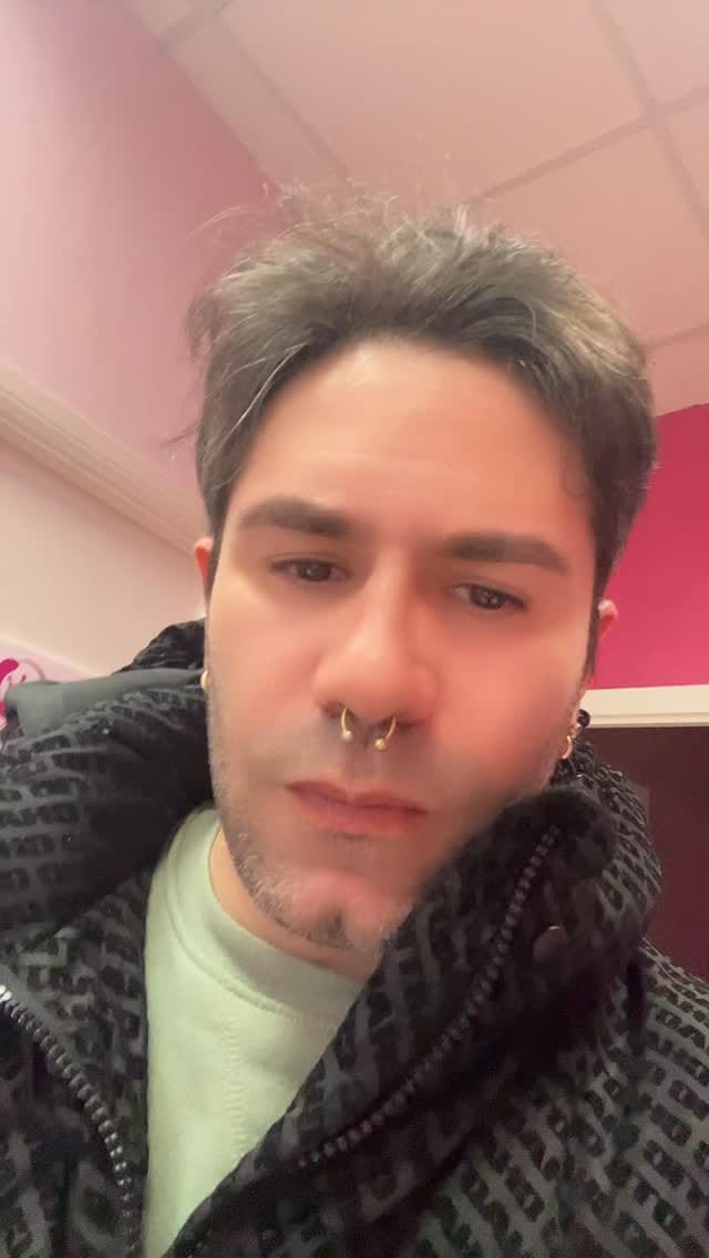 Post 2 by Deasynails on Instagram (video)