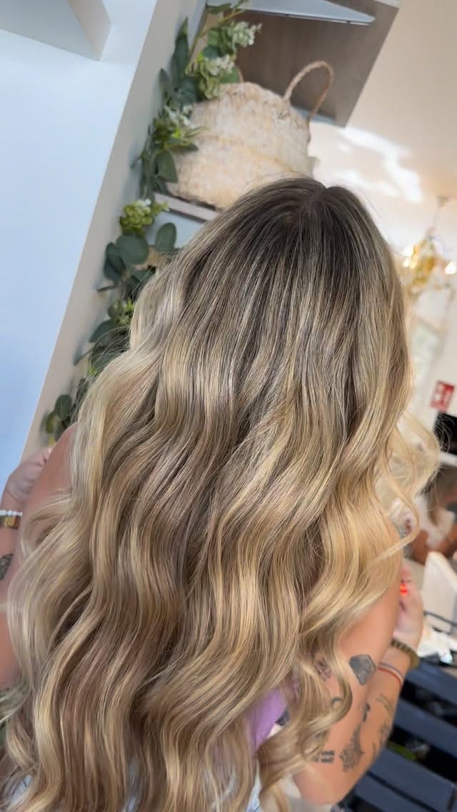 Post 1 by 𝗜𝗩𝗢𝗡𝗖𝗔𝗥𝗘𝗜𝗡𝗔 𝗦𝗧𝗬𝗟𝗜𝗦𝗧 on Instagram (video)