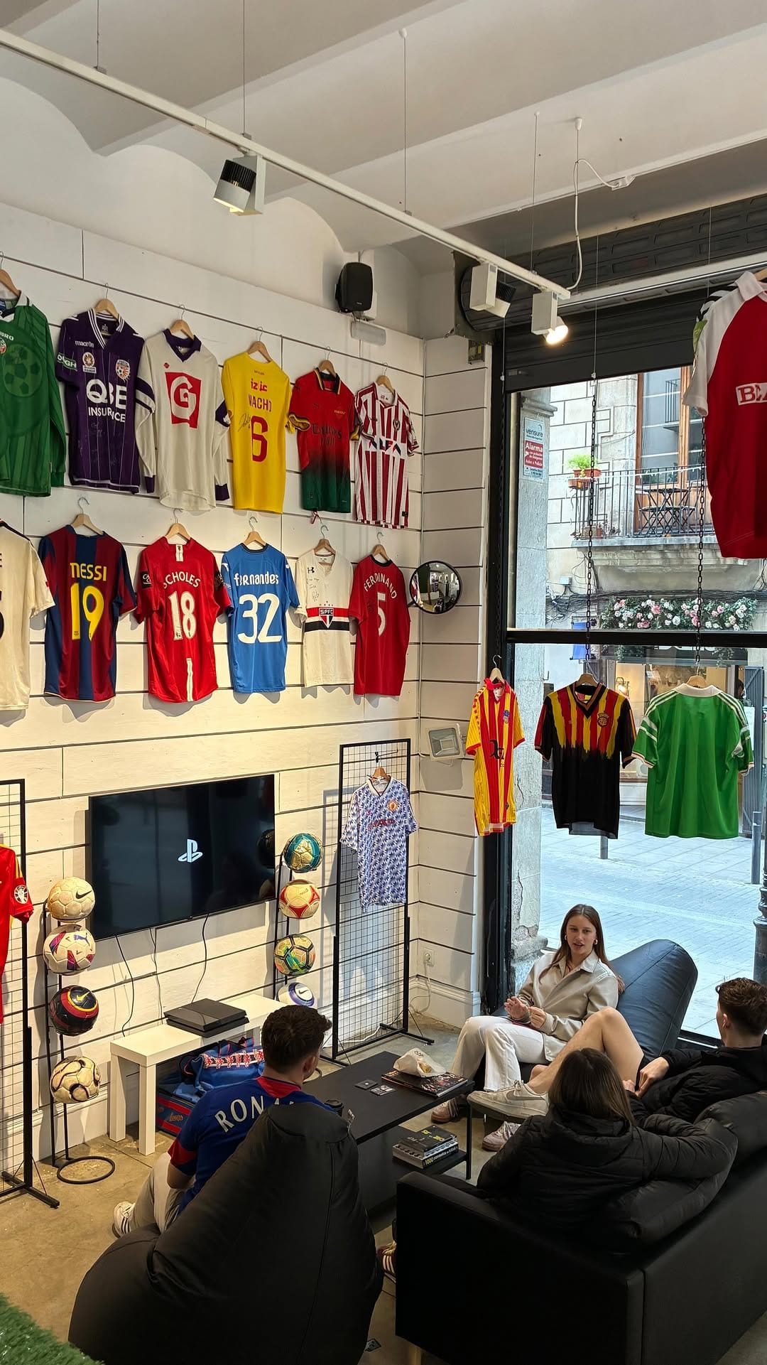 Post 4 by kitlaunchbcn on Instagram (video)