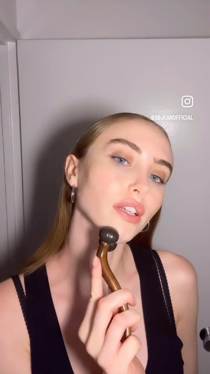 Post 7 by Carbonnique on Instagram (video)