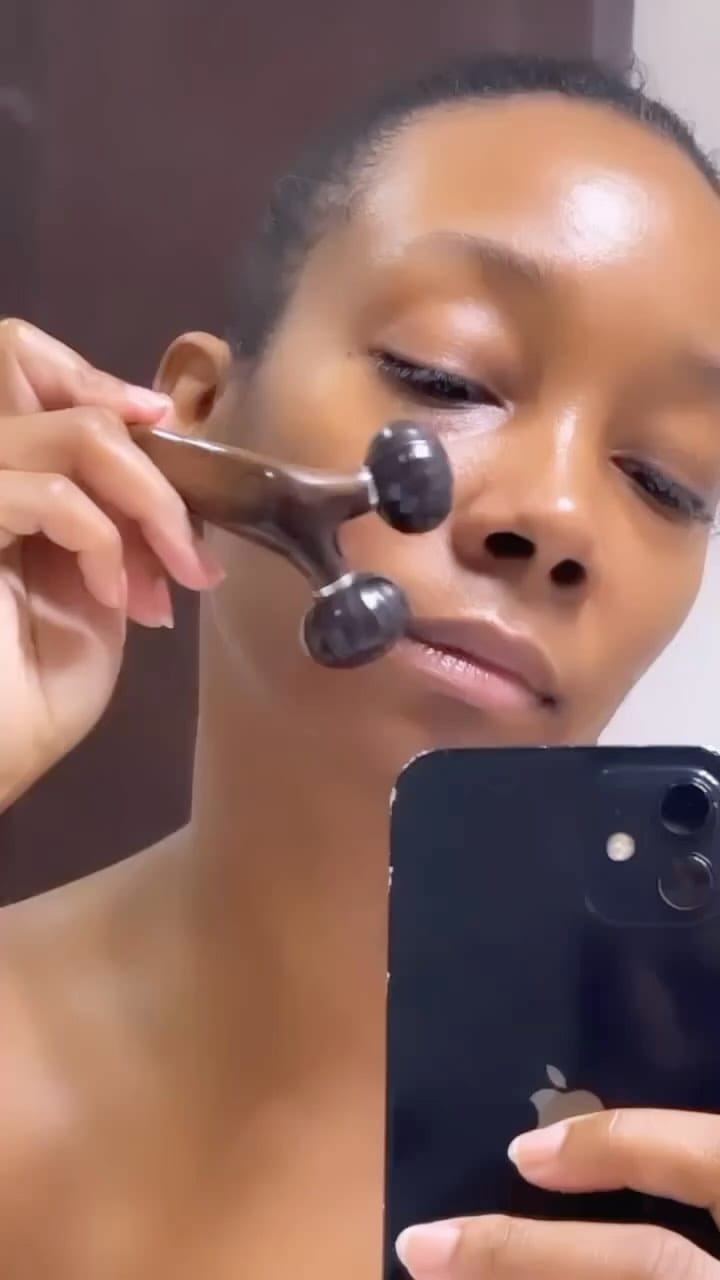 Post 6 by Carbonnique on Instagram (video)