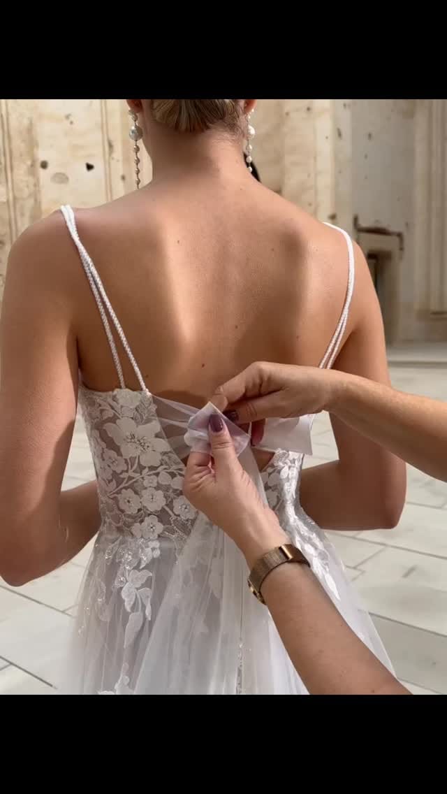 Post 3 by CRISTYANTH - Vestidos de Novia & Trajes de Novio on Instagram (video)