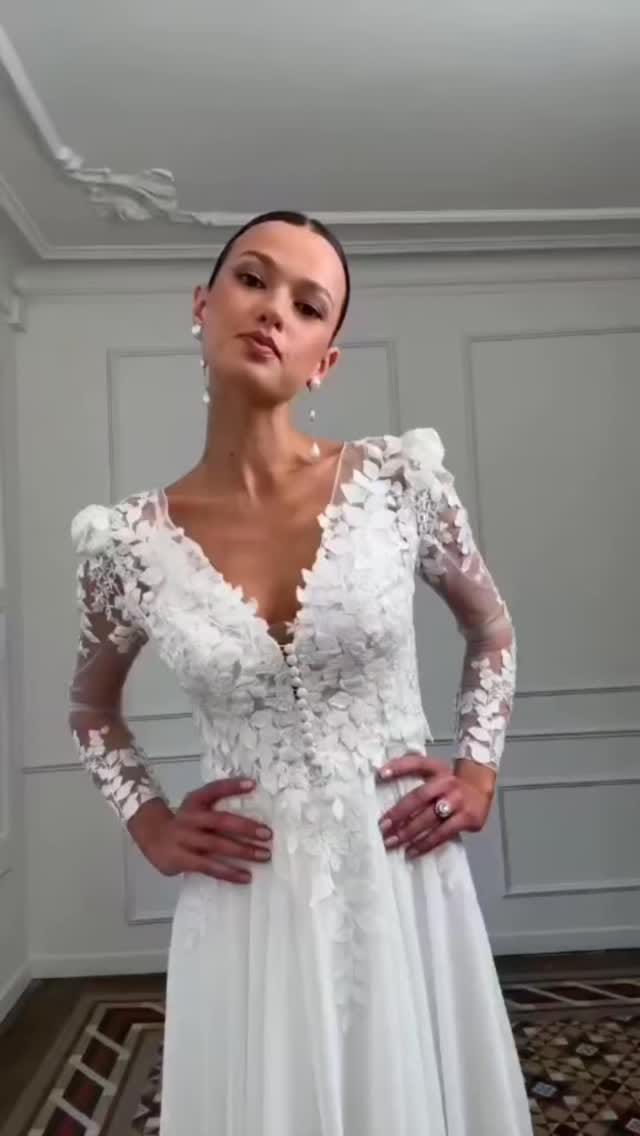 Post 7 by CRISTYANTH - Vestidos de Novia & Trajes de Novio on Instagram (video)