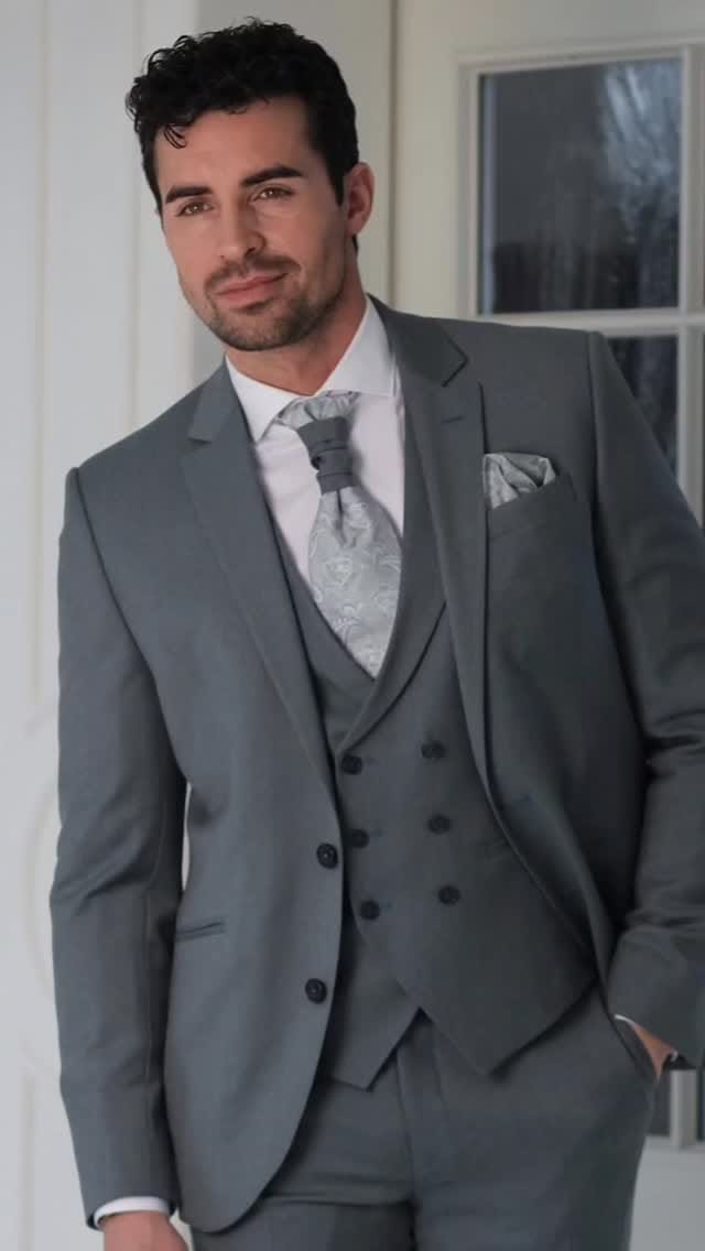 Post 6 by CRISTYANTH - Vestidos de Novia & Trajes de Novio on Instagram (video)