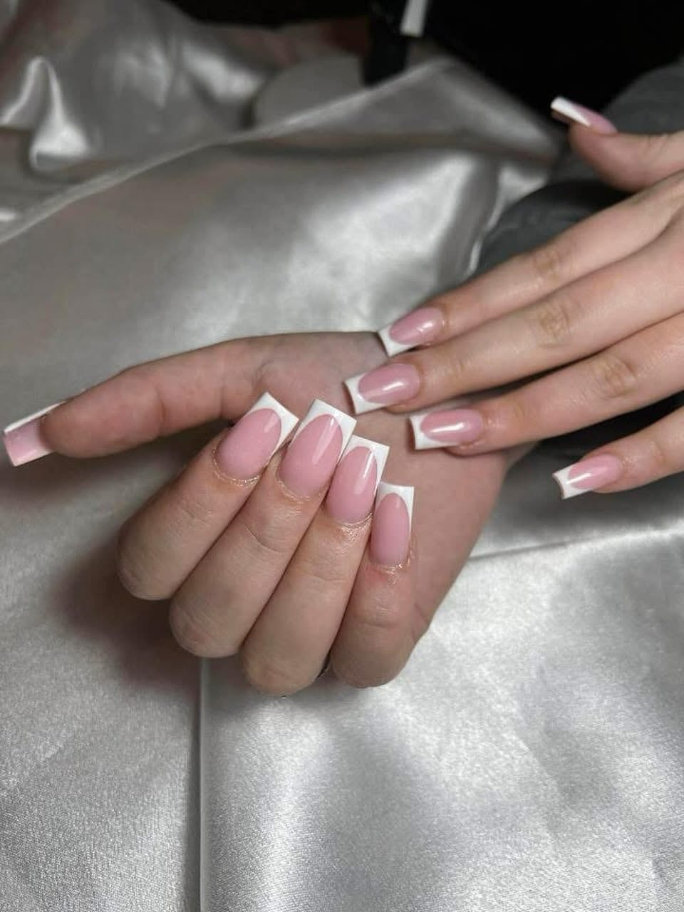 Post 2 by Guapa Nails Girona on Instagram (image)