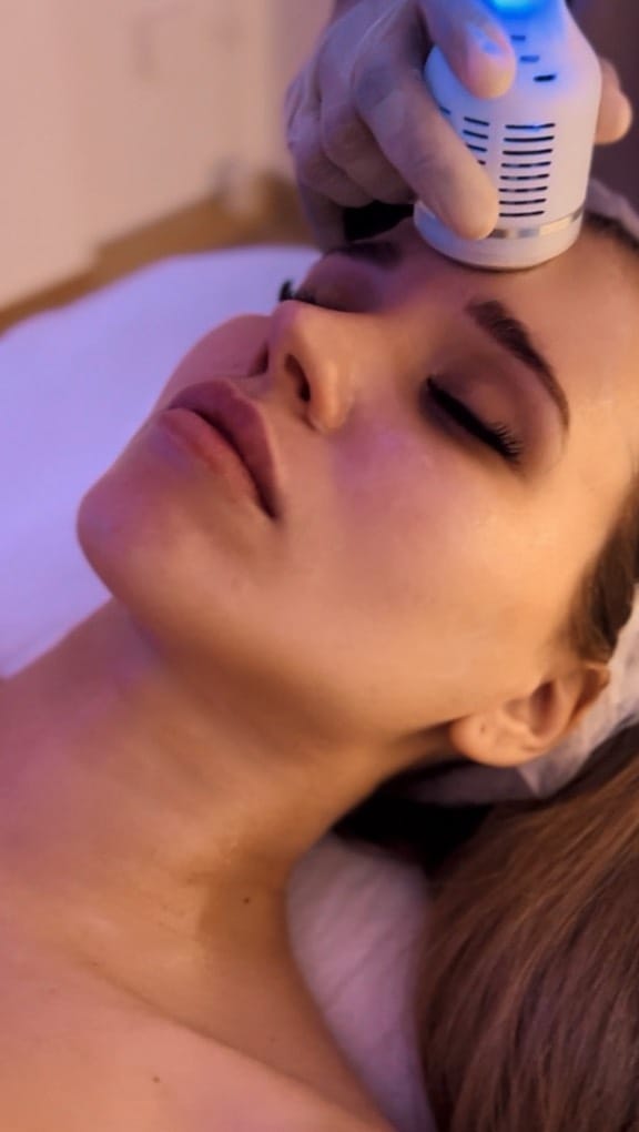 Post 10 by Vintage Esthetic / Clinica de estética en Barcelona on Instagram (video)