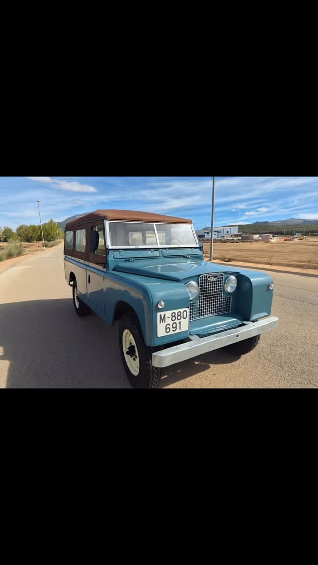Post 4 by Bespoke Series Landrover on Instagram (video)