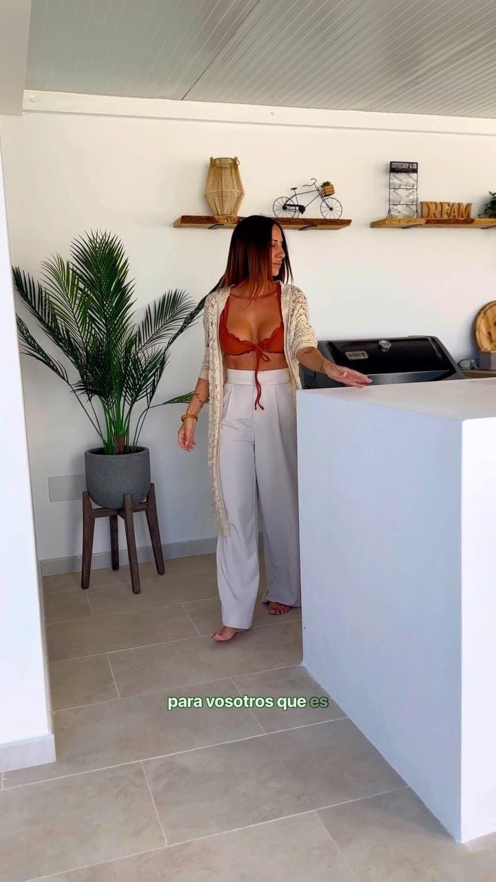 Post 10 by Tania Espinosa on Instagram (video)
