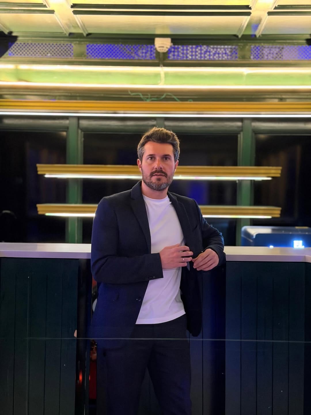 Post 3 by Antonio Guerra on Instagram (carousel)