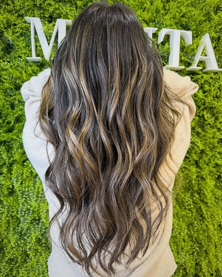 Post 1 by Peluquerías en Madrid - MENTA BEAUTY on Instagram (carousel)
