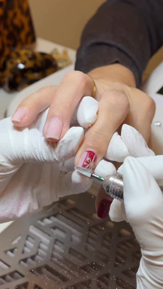 Post 4 by Siberia Salón 💅 Manicura Rusa Madrid on Instagram (video)