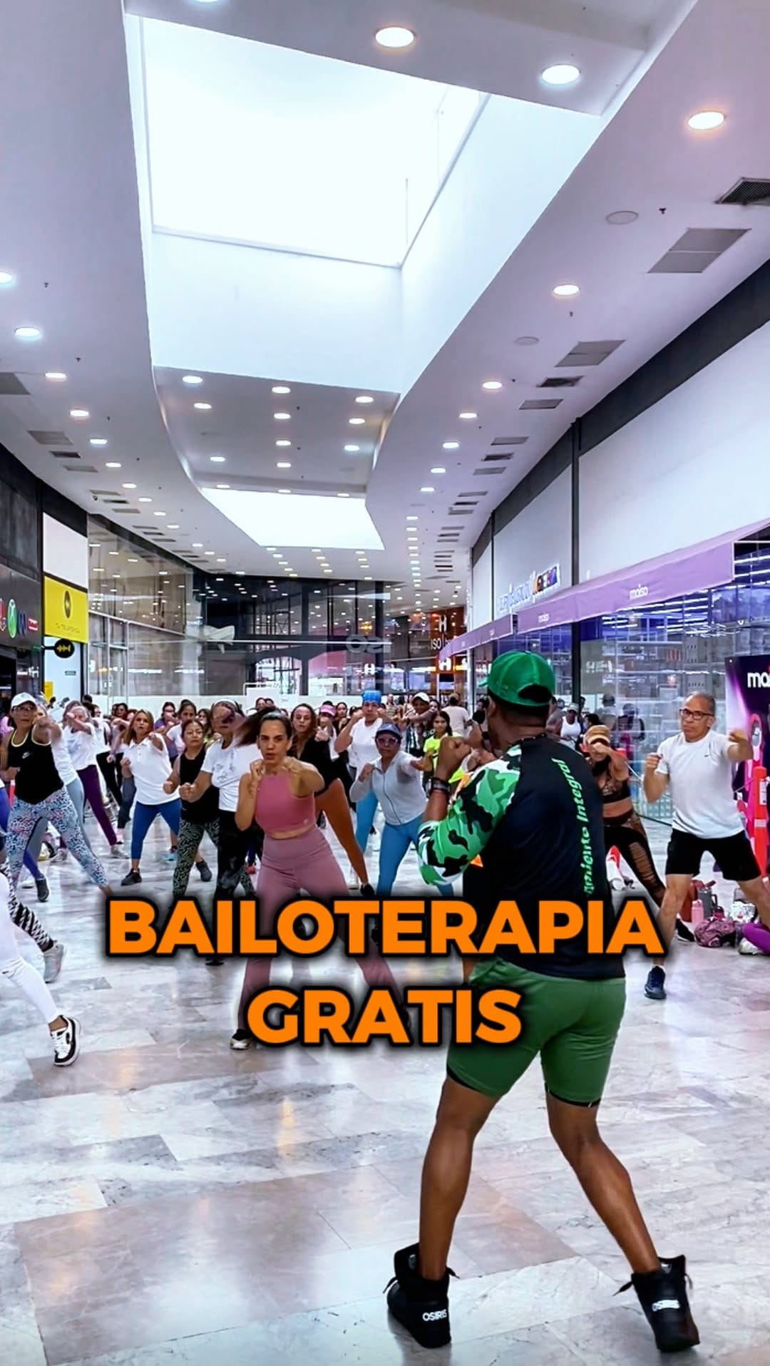 Post 8 by Ú𝗡𝗜𝗞𝗔® | Ropa, Calzado, Deportes y Accesorios on Instagram (video)