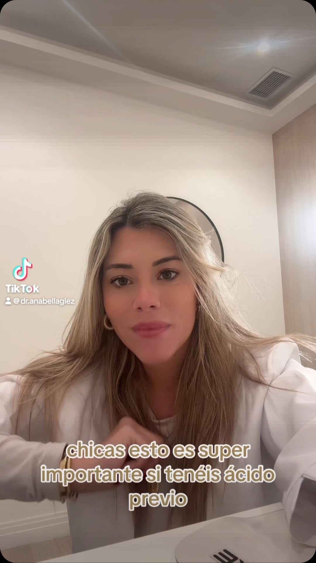 Post 9 by Dra.Anabella González • RUSSIAN LIPS 🇪🇸 on Instagram (video)