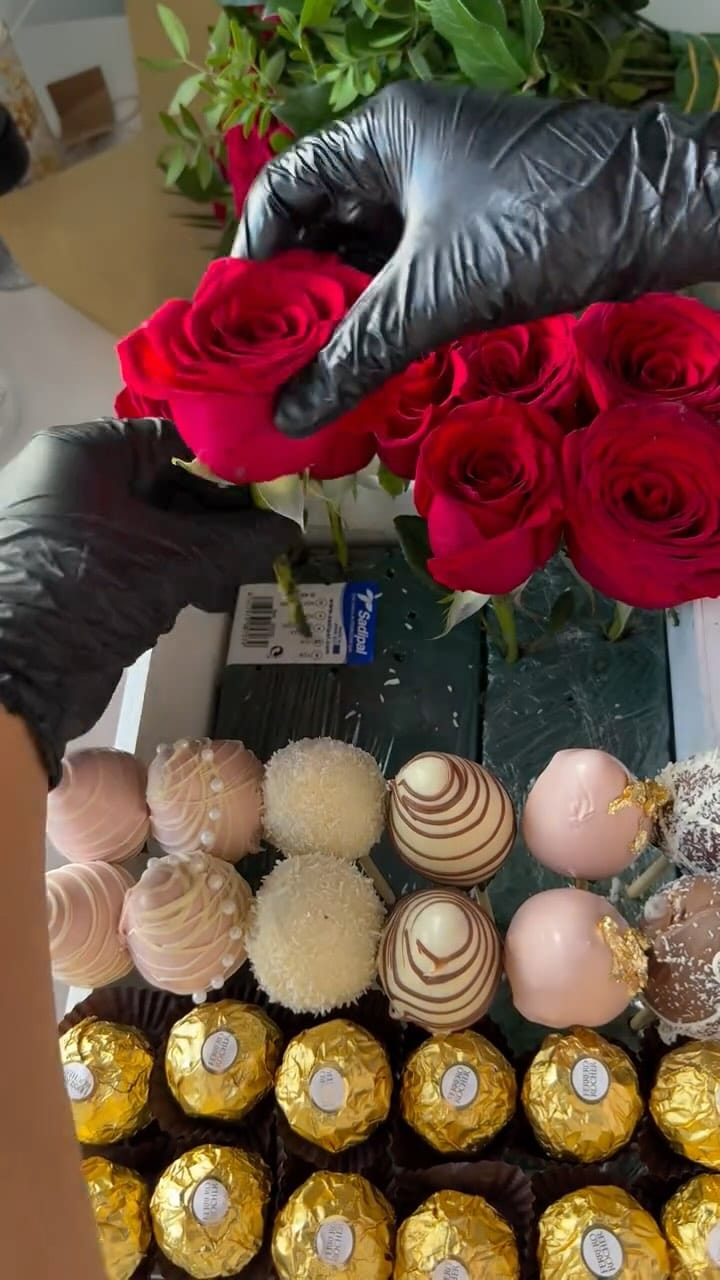 Post 10 by REGALOS FRUTALES  - Frutas, flores, bombones on Instagram (video)