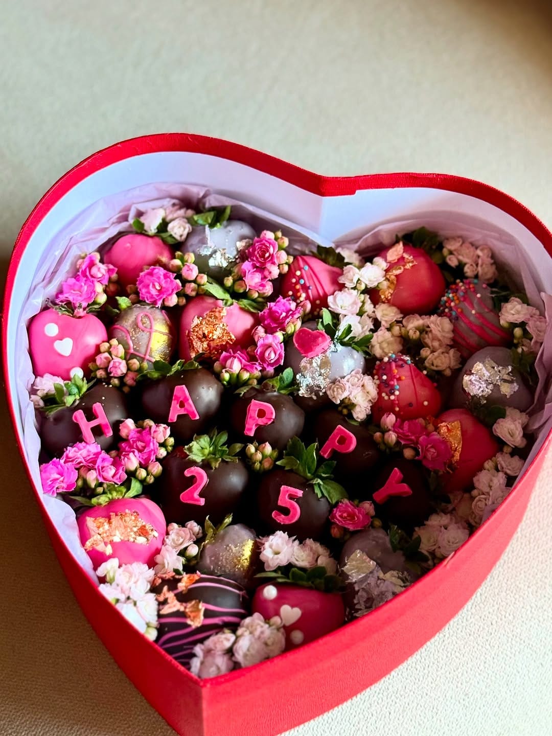 Post 2 by REGALOS FRUTALES  - Frutas, flores, bombones on Instagram (carousel)