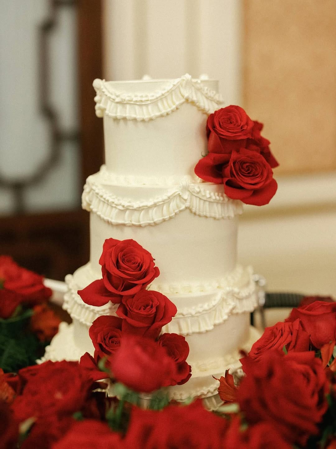 Post 5 by Aquarela Cakes on Instagram (carousel)