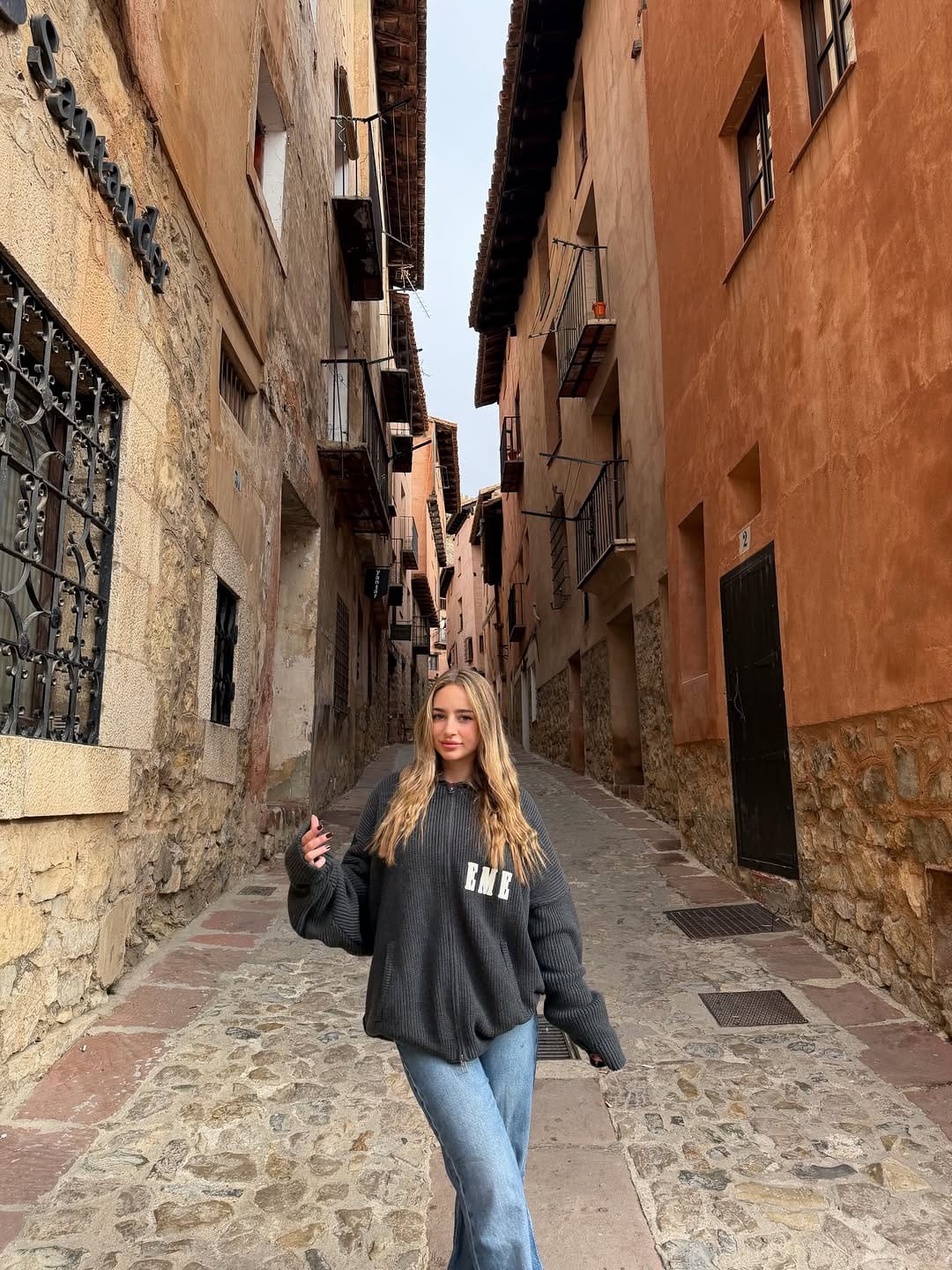 Post 1 by Desıreé Alcαhut🌺 on Instagram (carousel)