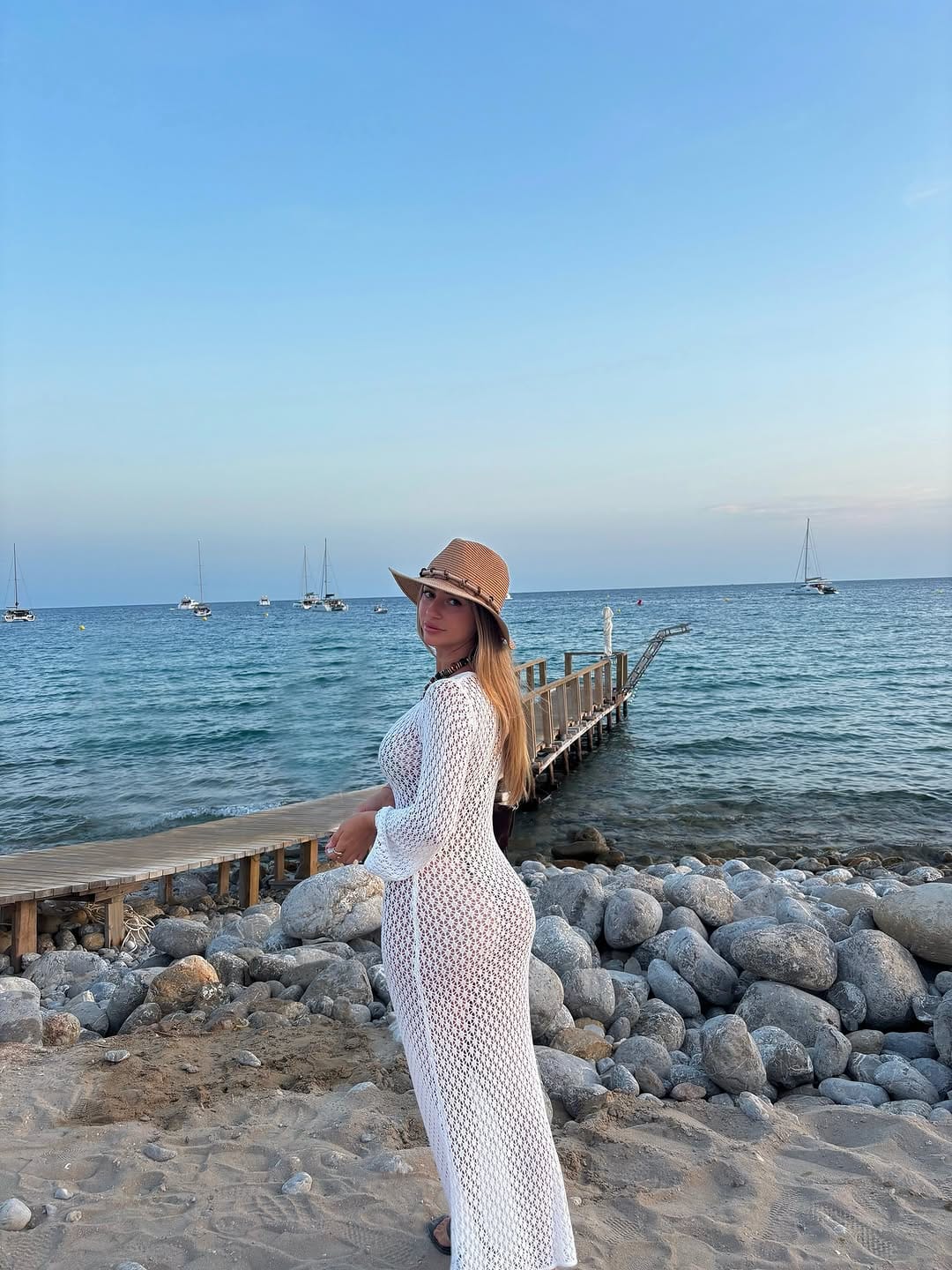 Post 8 by Desıreé Alcαhut🌺 on Instagram (carousel)