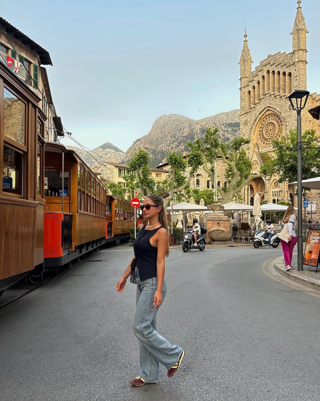 Post 9 by Desıreé Alcαhut🌺 on Instagram (carousel)
