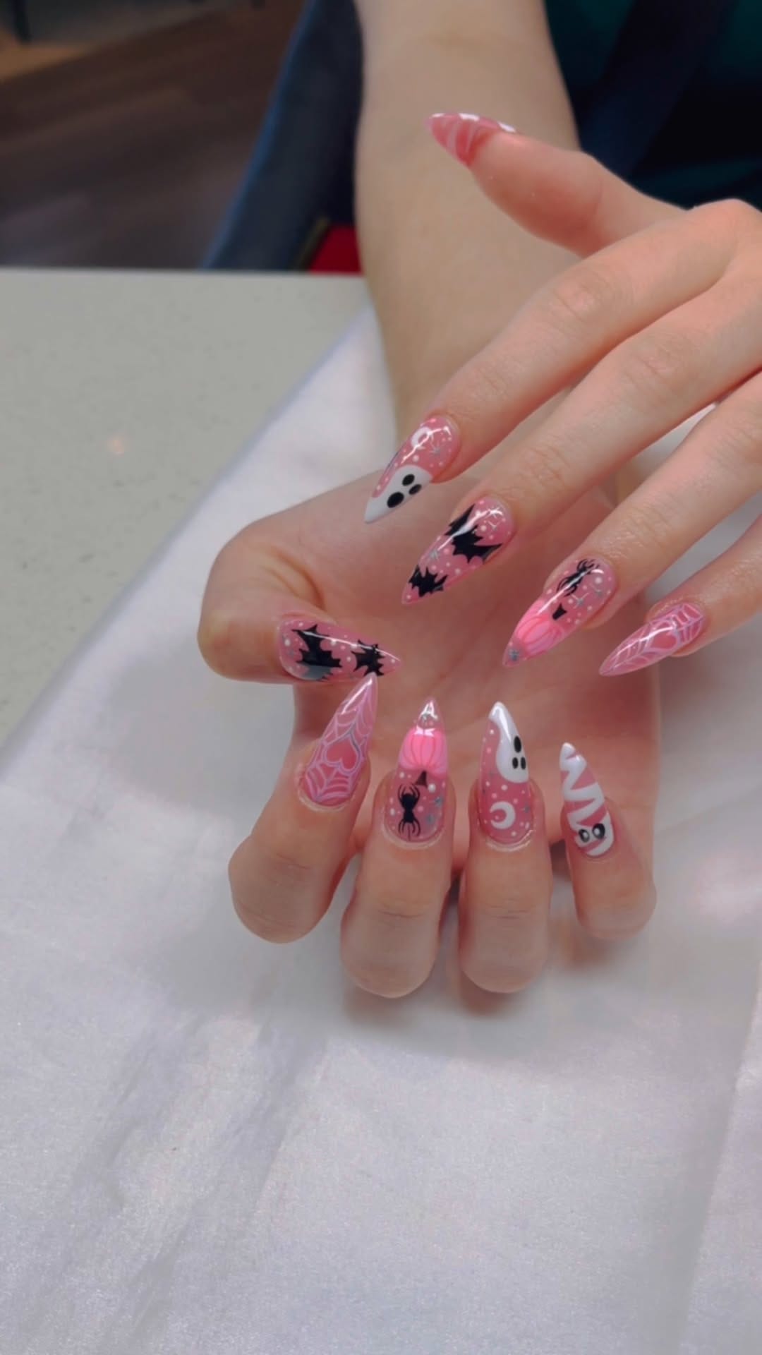 Post 8 by Thao Hieu-Luu Ta on Instagram (video)