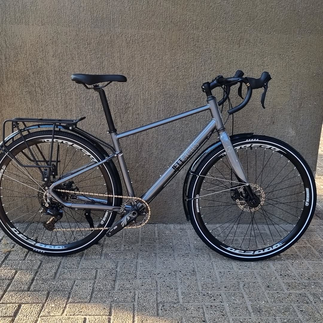 Post 7 by Tienda y Taller de Bicicletas | 𝗗𝗦 𝗕𝗜𝗞𝗘𝗦 Shimano Service Center on Instagram (carousel)