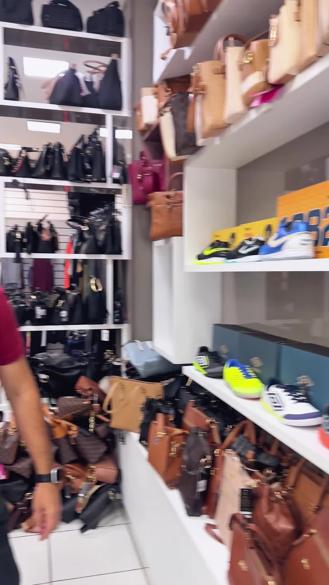 Post 2 by Jorrovi Calçados on Instagram (video)
