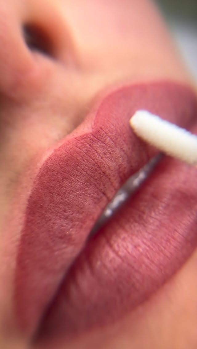 Post 6 by Alba Vega on Instagram (video)