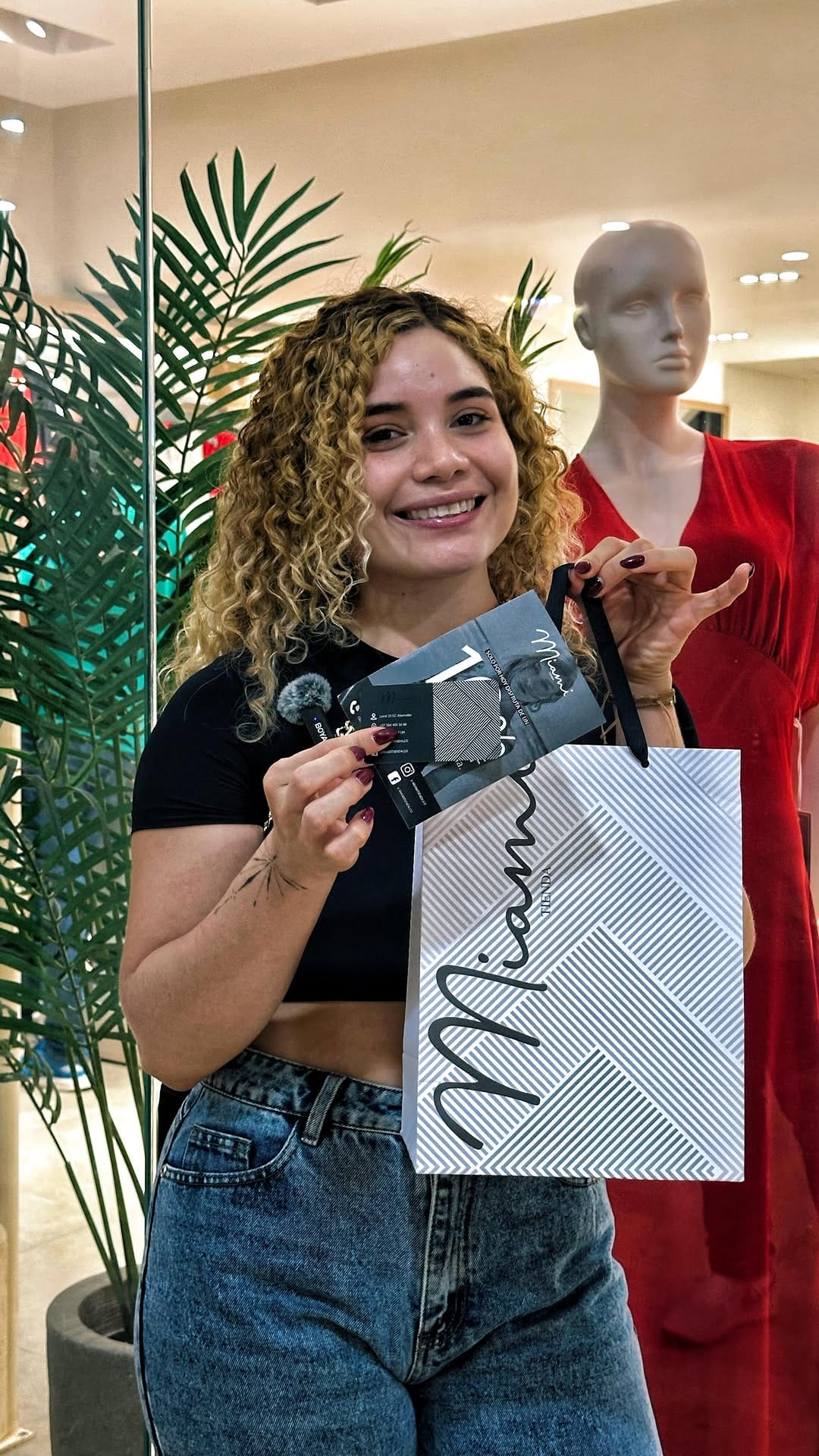 Post 2 by MIAMI TIENDA on Instagram (video)